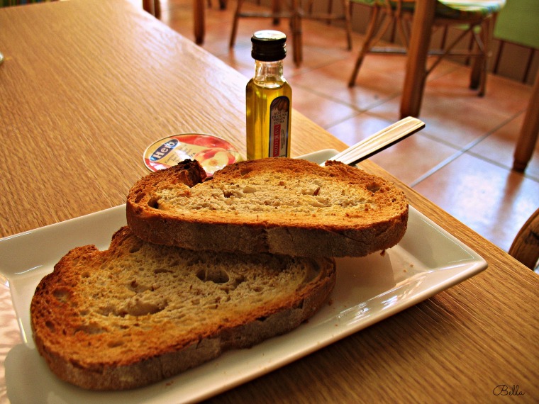 Tostadas con aceite, toast with olive oil